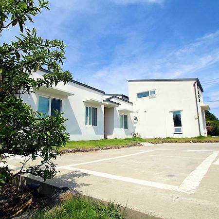 Saemmoru Pension Seogwipo Exterior foto